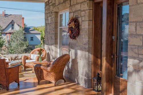 Luxury Vacation Home Great Location, Dog Friendly