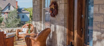 Luxury Vacation Home Great Location, Dog Friendly