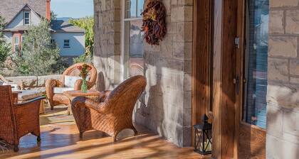 Luxury Vacation Home Great Location, Dog Friendly