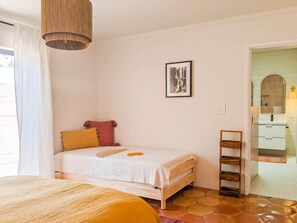 2 chambres, fer et planche à repasser, accès au Wi-Fi (inclus)