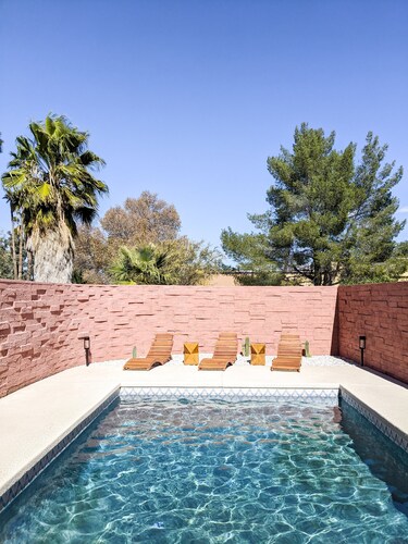 Western Moon - Private Retreat with Pool and Hot Tub