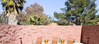 Western Moon - Private Retreat with Pool and Hot Tub