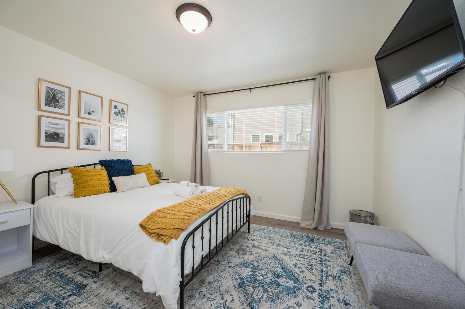 3 slaapkamers, een strijkplank/strijkijzer, gratis wifi, beddengoed