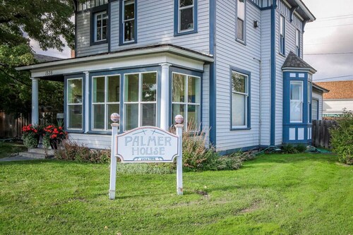 Palmer House, Studio 3, Cozy Studio for 2 Downtown! Local Golfing 50% Off!