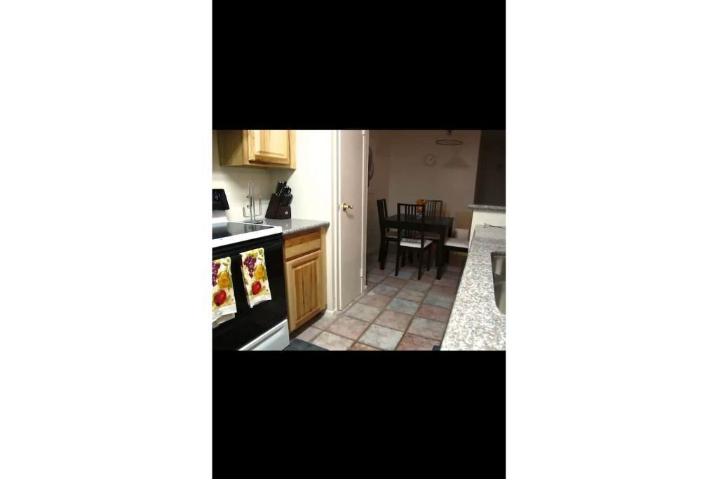 Cozy 2bed/2bath condo, super close to mall, in heart of clear lake.