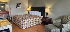 Tabla de planchar con plancha, wifi gratis y ropa de cama 