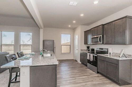 Amazing Contemporary 4BR New Retreat ~ Fam&Group