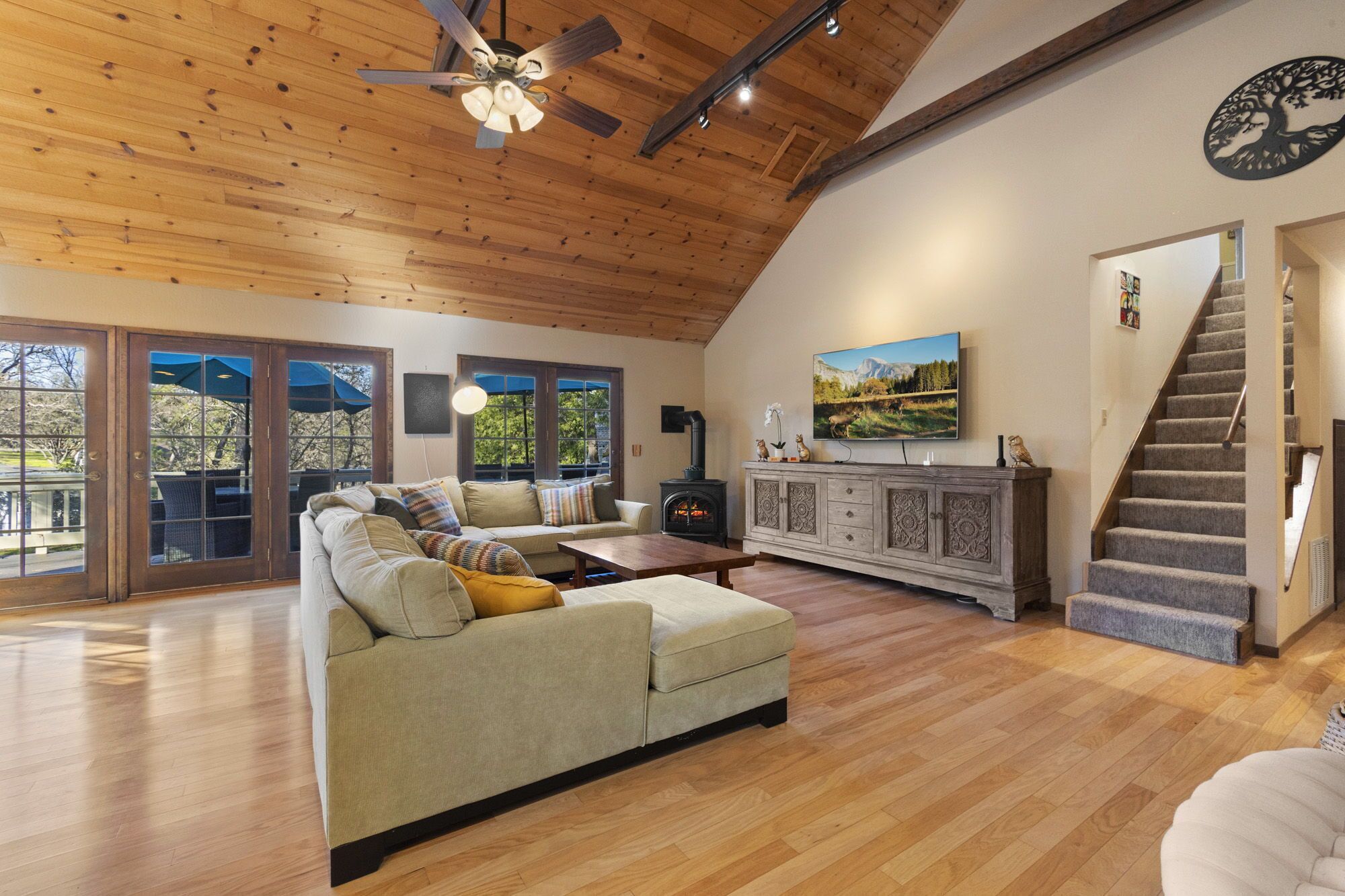 Private lakeside resort, 40mins to Yosemite