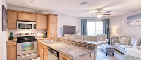 Geladeira, micro-ondas, fogão, cooktop
