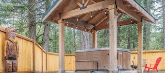 Mt. Rainier Chalet w/ Sauna-Game Table-Hot Tub-Massage Chair-EV-WiFi