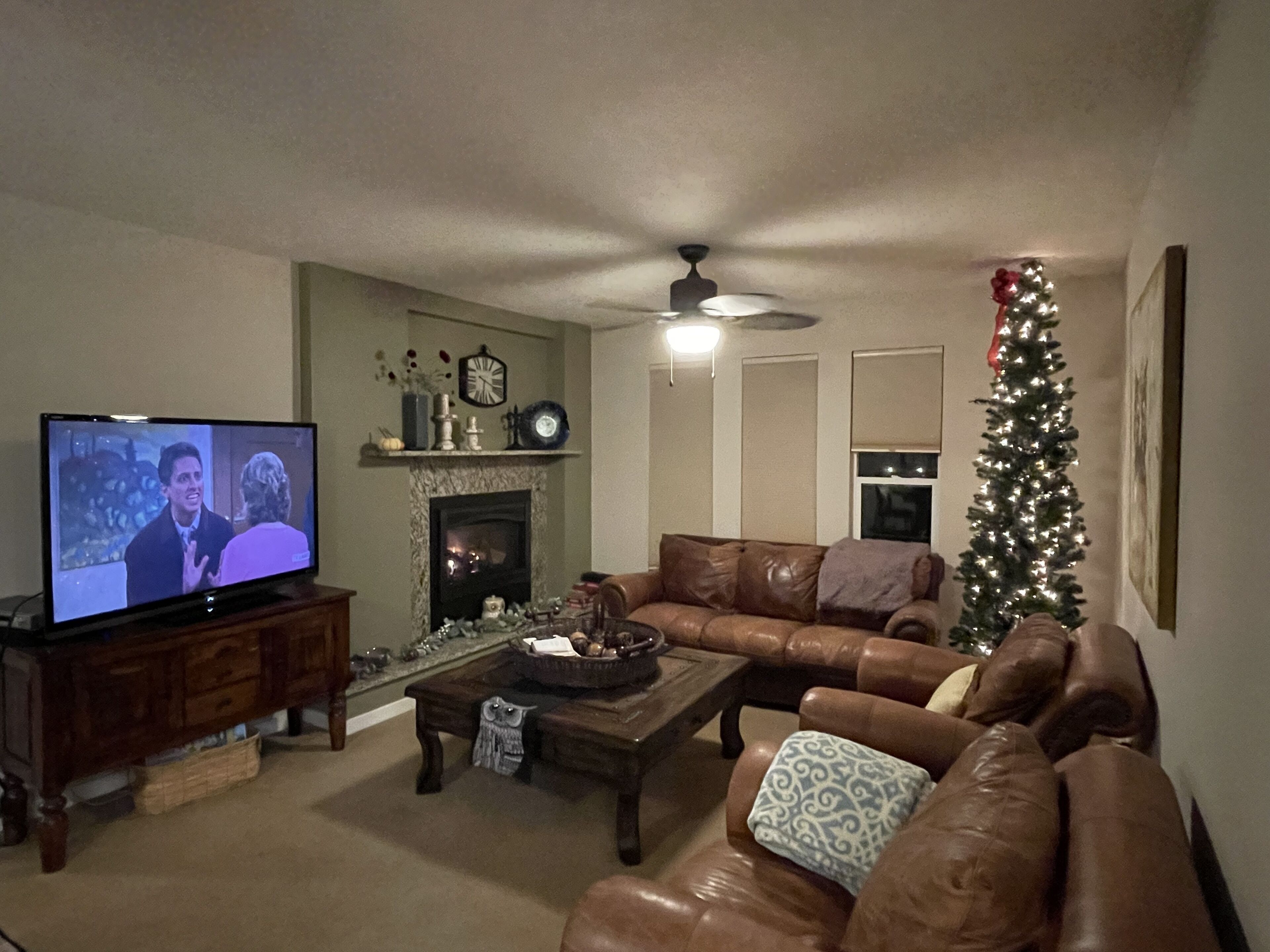 Cheerful and Spacious Home with Indoor Fireplace