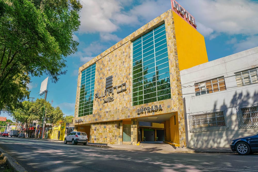 Plutarco Suites