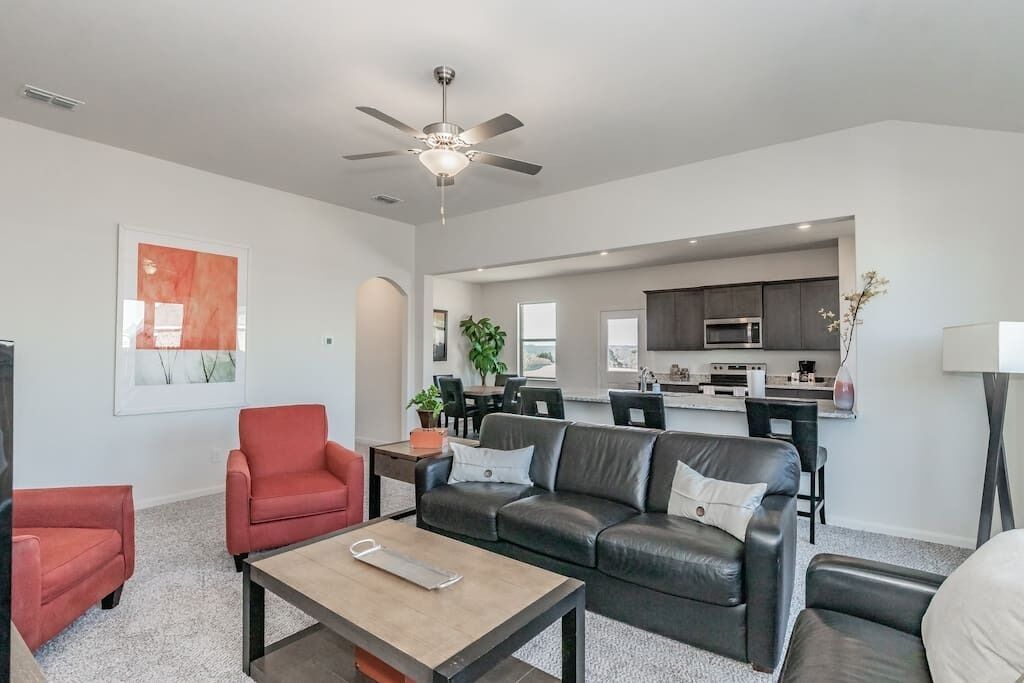 Modern Spacious 4BR New Built Retreat ~ Fam&Group