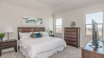 4 bedrooms, iron/ironing board, WiFi, bed sheets