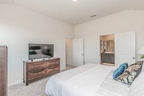 4 室のベッドルーム、アイロン / アイロン台、WiFi、ベッドシーツ