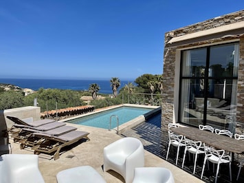 Terrasse et vue mer