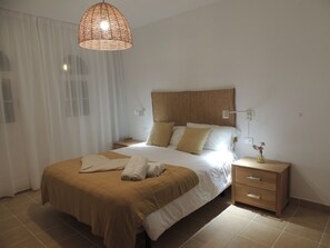 2 slaapkamers, een kluis op de kamer, een bureau