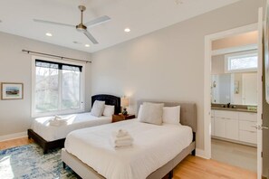 4 bedrooms, desk, iron/ironing board, travel crib
