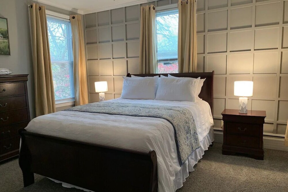 Fully Furnished 1BR Apartment