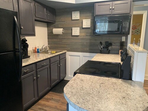 Fully Furnished 1BR Apartment