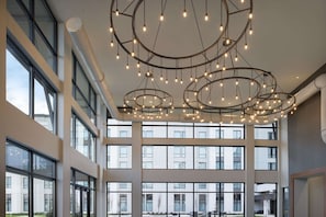 Lobby - Embassy Suites by Hilton Bowling Green (Bowling Green)