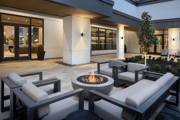 Terrace/patio - Embassy Suites by Hilton Bowling Green (Bowling Green)