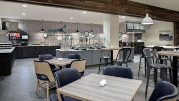 Café da manhã com buffet grátis