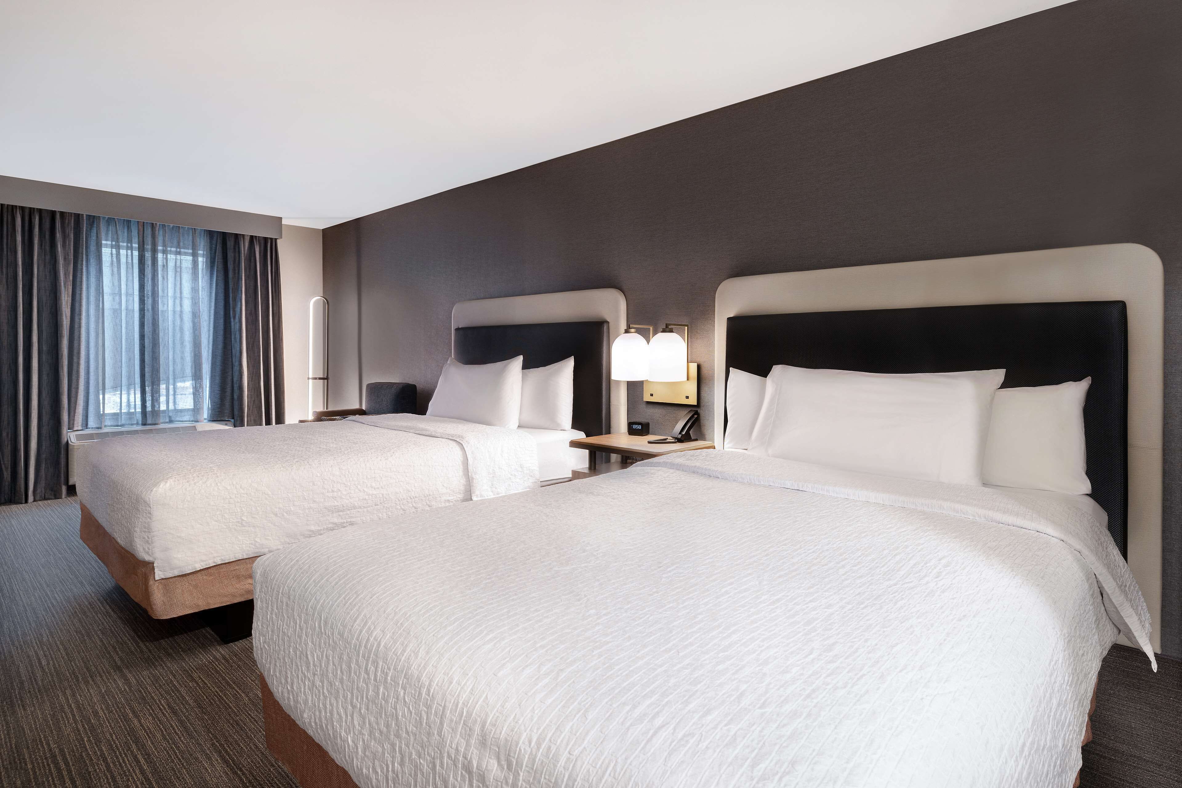 suite, 1 bedroom | in-room safe, bed sheets