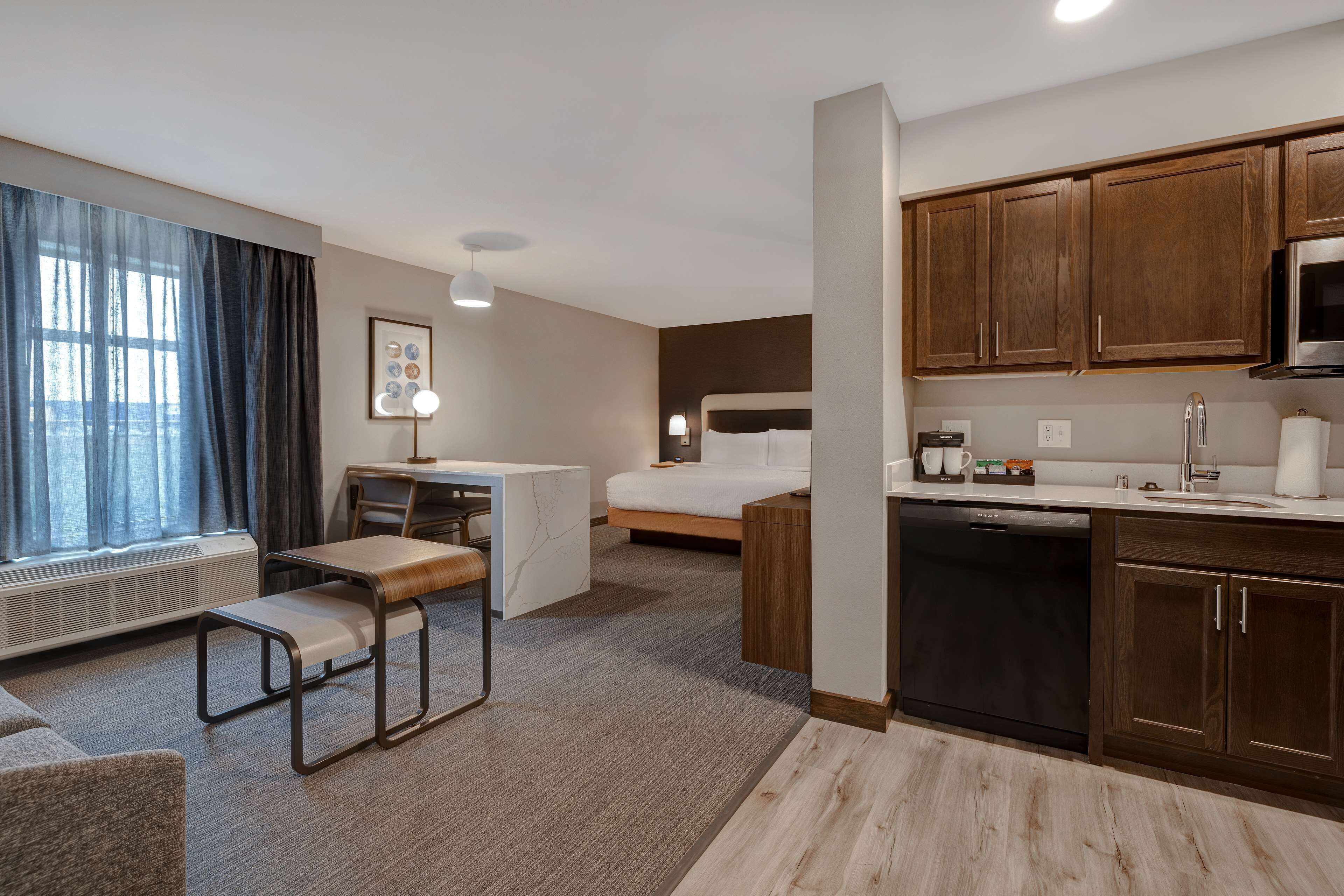 Studio, 1 kingsize bed, toegankelijk voor mindervaliden, bad (Mobility & Hearing) | Een kluis op de kamer, beddengoed