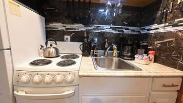 Frigorífic, microones, forn i placa de cuina