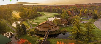 Cozy, KING BED, 1 bath, sleeps 4, FULL kitchen, washer and dryer, Pool, Wifi