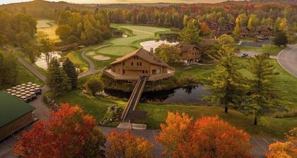 Cozy, KING BED, 1 bath, sleeps 4, FULL kitchen, washer and dryer, Pool, Wifi