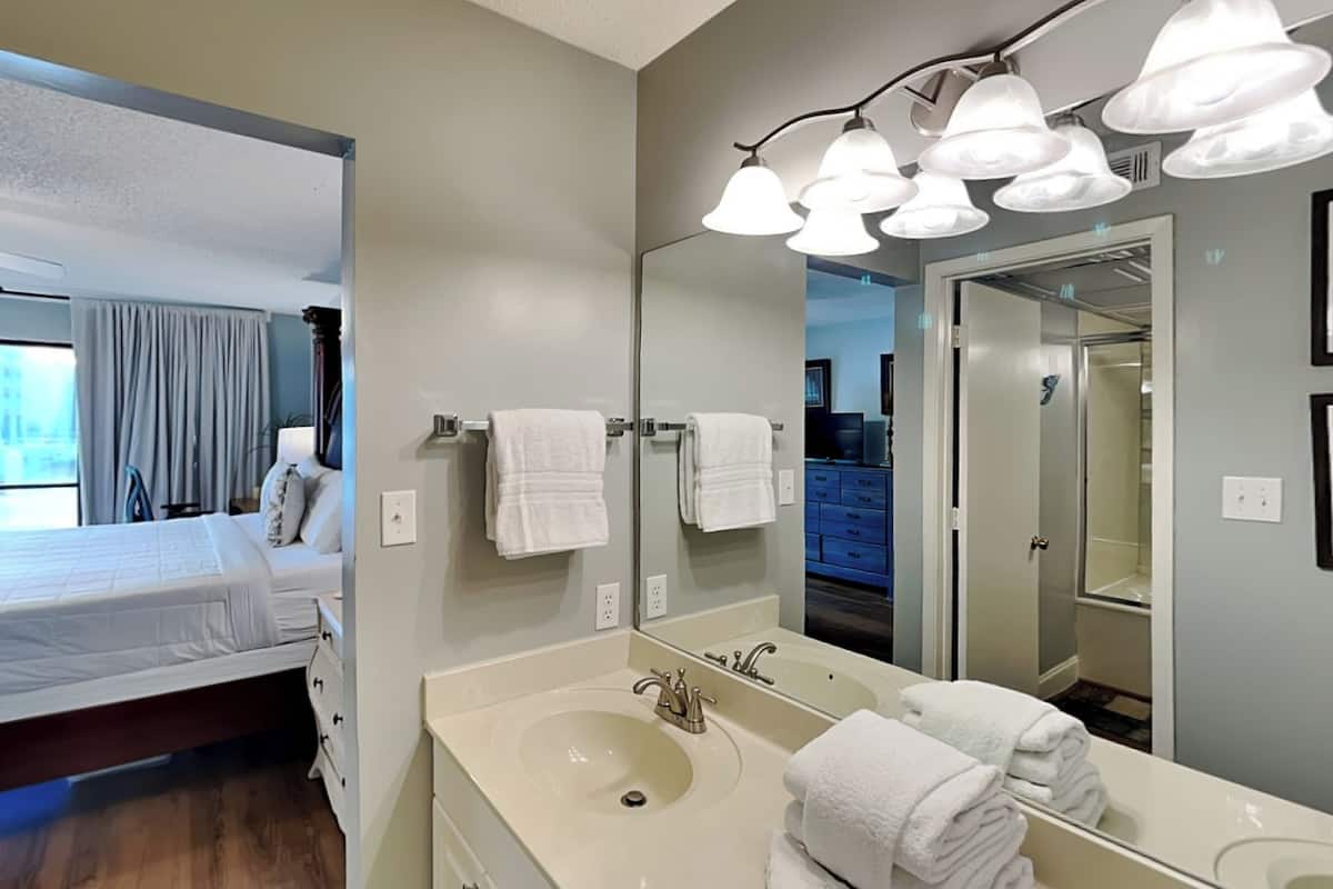 2 bedrooms, individually decorated, individually furnished, free WiFi