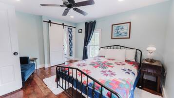 4 habitaciones, tabla de planchar con plancha y cuna de viaje