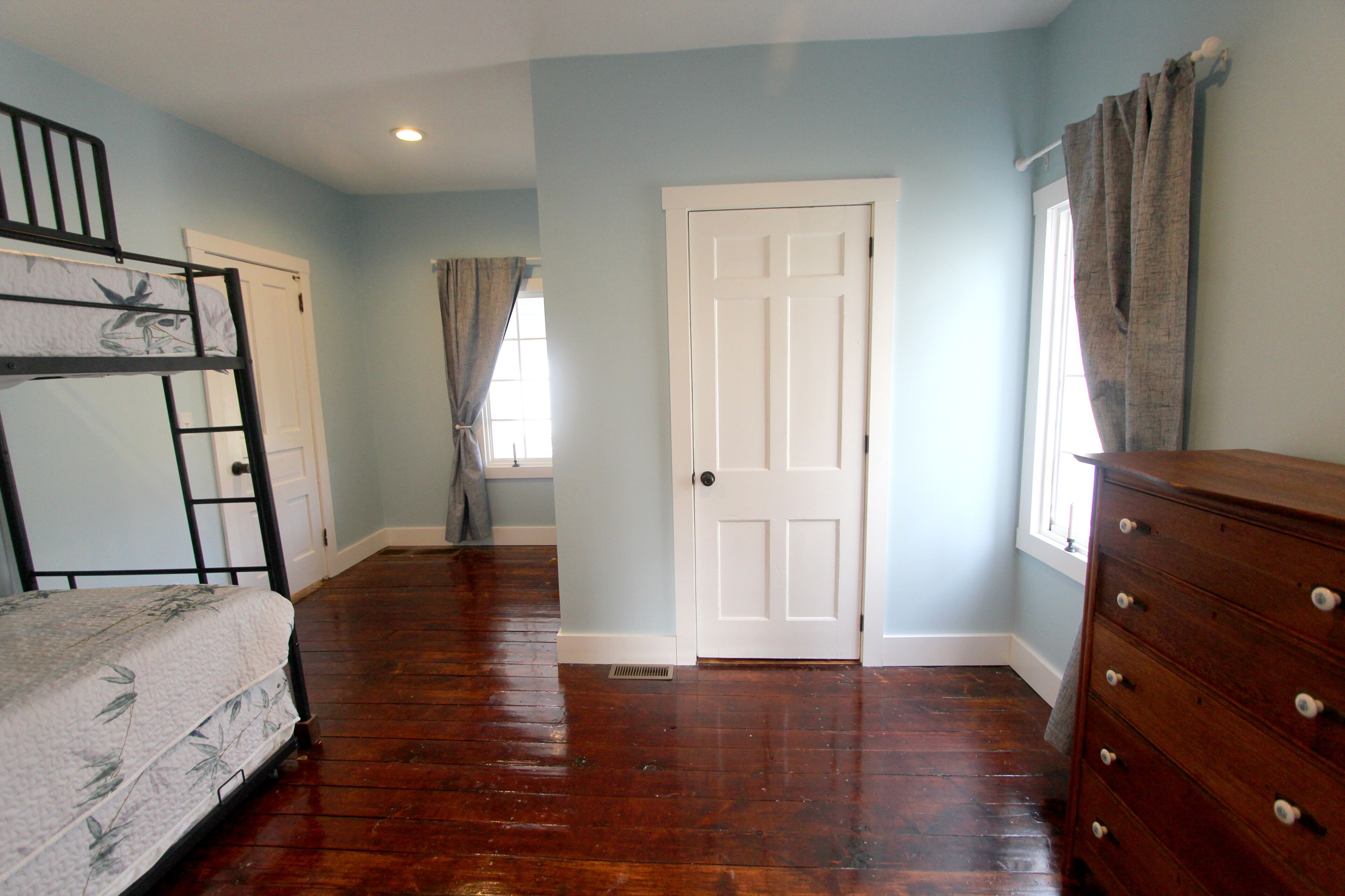 4 bedrooms, iron/ironing board, travel crib, free WiFi