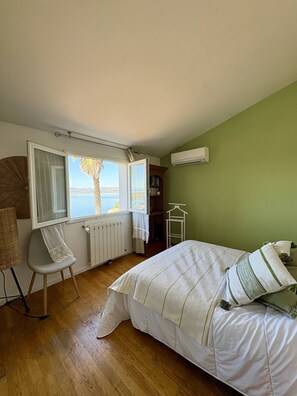 4 bedrooms, free WiFi - Villa private swimming pool superb view lake leucate 8JBART580 (PORT LEUCATE)