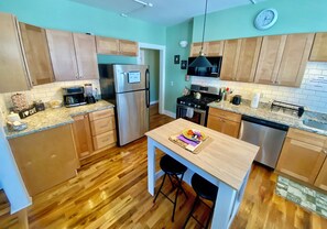 KĂŒhlschrank, Mikrowelle, Ofen, Herdplatte