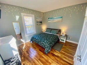 3 bedrooms, desk, iron/ironing board, travel crib