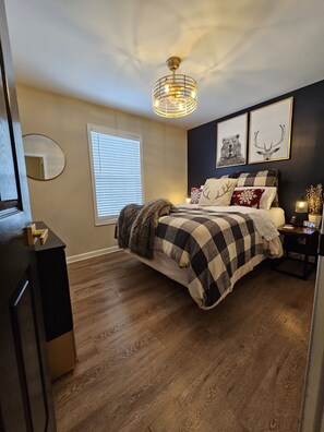 2 bedrooms, desk, iron/ironing board, travel cot