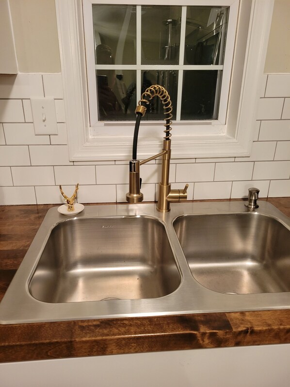Interior - Hot tub/Pool Table/Wi-Fi/Gym/Views/Pets/Tanning (Great Cacapon)