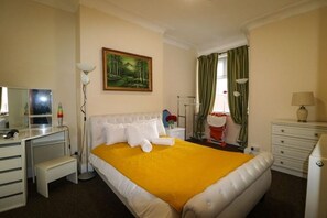 4 عدّة غرف نوم ومكتب ومكواة/لوح كي وواي فاي مجانًا