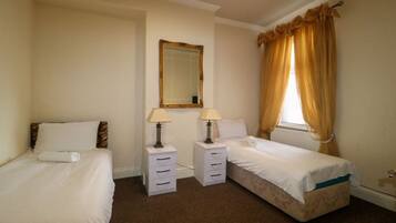 4 bedrooms, desk, iron/ironing board, free WiFi