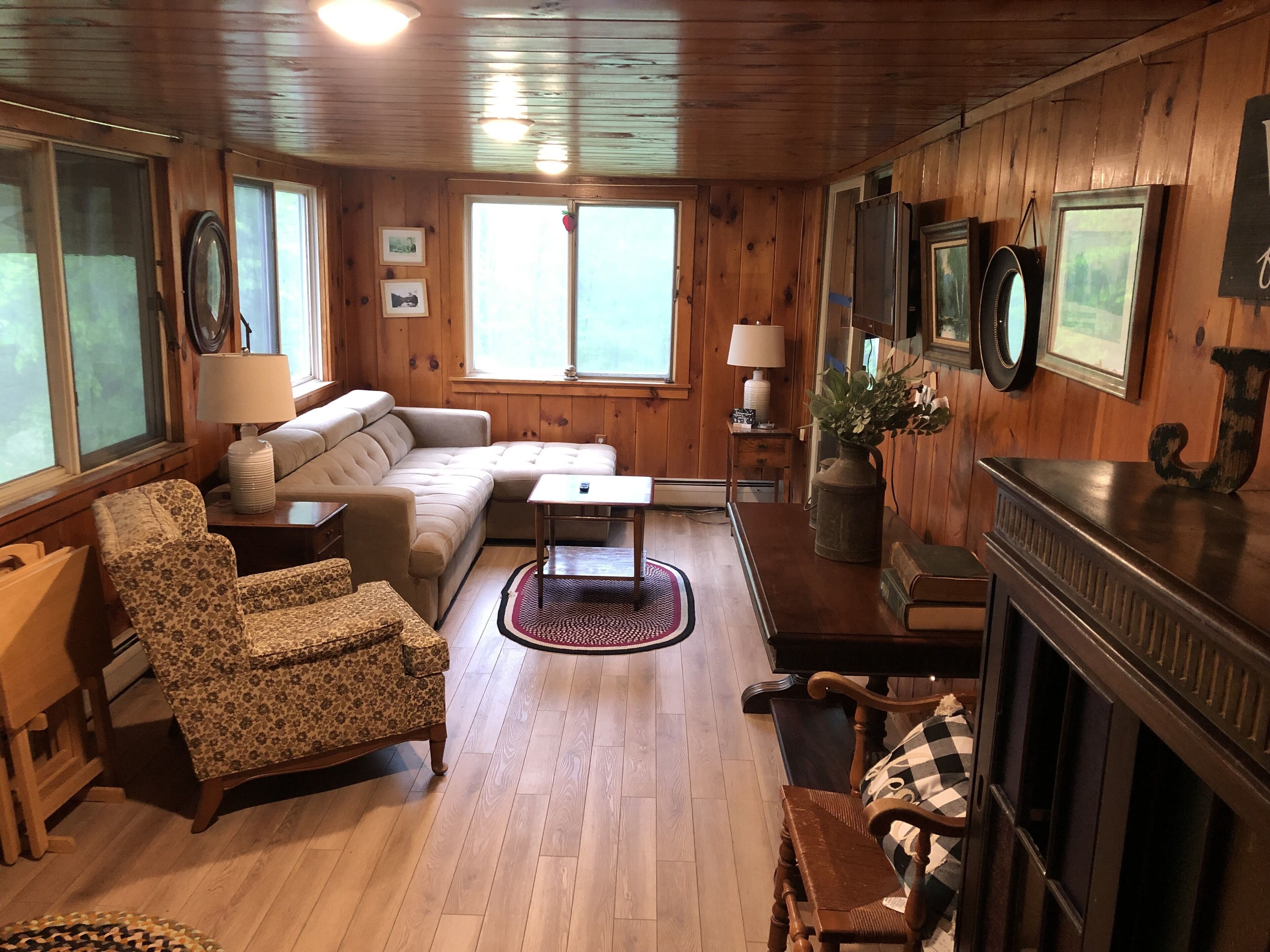 5 min to Mt. Sunapee/Short walk to Newbury Harbor & Beach/Large Backyard