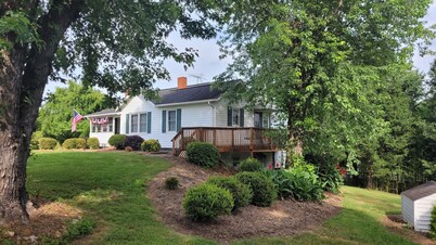 Moo Manor, 10 Mins from downtown Mayberry