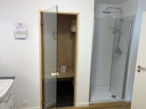 Sèche-cheveux, serviettes fournies