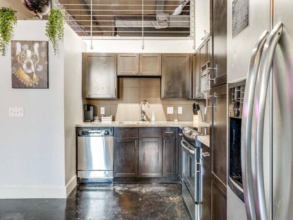 Swing back in time in Deep Ellum!