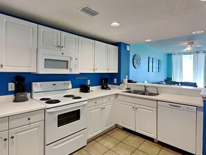 Condo, Multiple Beds, Balcony, Ocean View (T2 1106 - No Pets) | Private kitchen