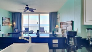Condo, vista para o oceano (T1 2108 - No Pets) | 2 quartos, ferros/tábuas de passar roupa, individualmente decorados