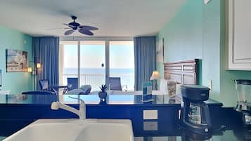 Appart'hôtel, vue océan (T1 2108 - No Pets) | 2 chambres, décoration personnalisée, ameublement personnalisé