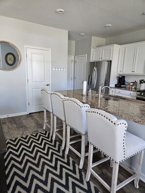 Fridge, microwave, oven, stovetop - Vacation in Style and Comfort - Minutes From Everything!
A Family Dream Getaway! (Myrtle Beach)